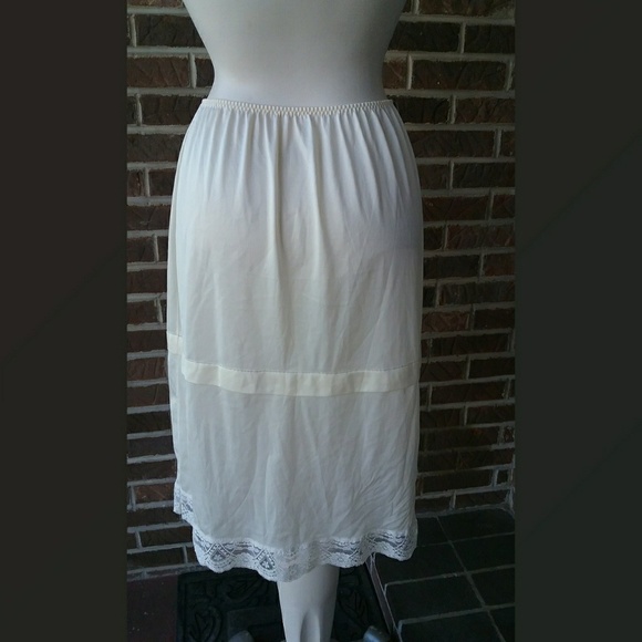 Vassarette Vintage Ivory Half Slip w/Lace Trim - Picture 3 of 7